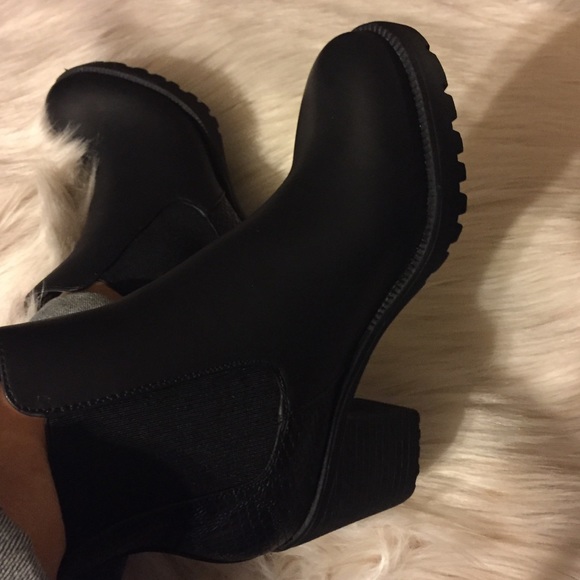 FAUX LEATHER ANKLE BOOTS - Picture 7 of 8